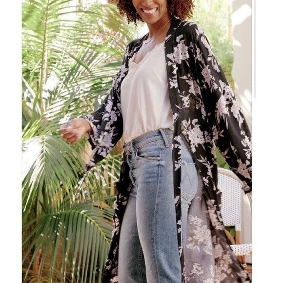 Spiritual Gangster Maya Black White Floral Kimono NWOT - Picture 2 of 12